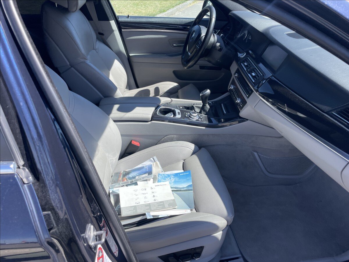 BMW Řada 5 Kombi 3,0 l 180 kw