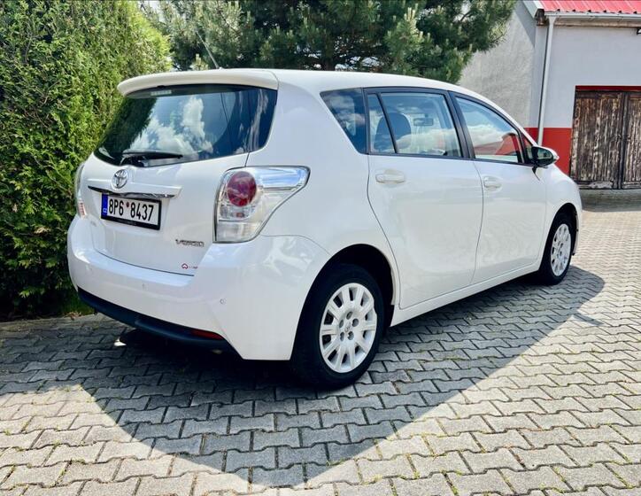 Toyota Verso 5