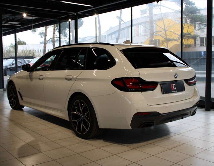 BMW Řada 5 Kombi 3,0 l 210 kw