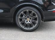 Porsche Cayenne SUV 4,1 l 283 kw