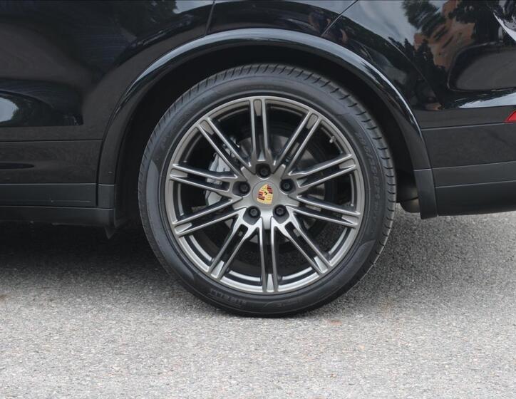 Porsche Cayenne SUV 4,1 l 283 kw