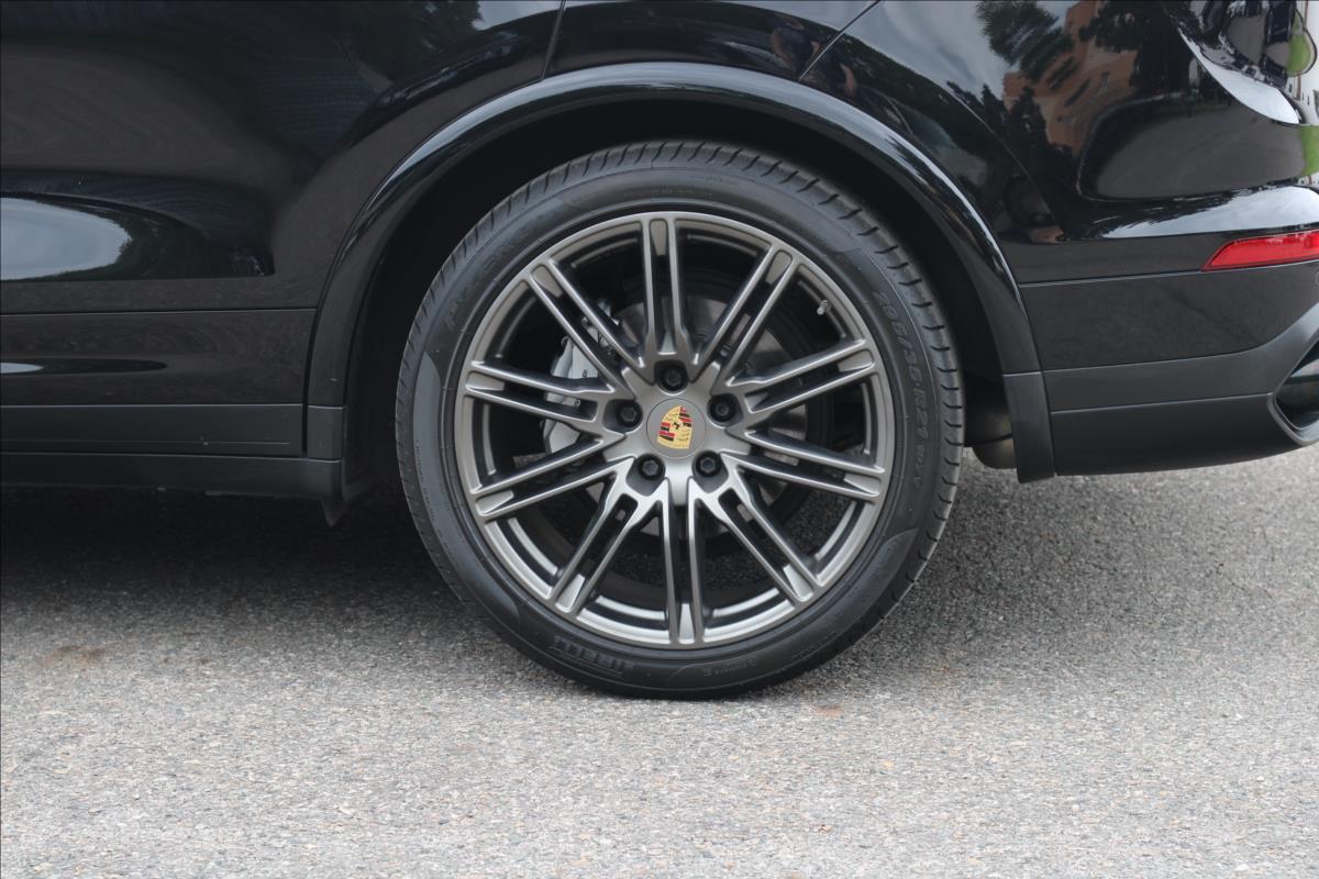 Porsche Cayenne SUV 4,1 l 283 kw