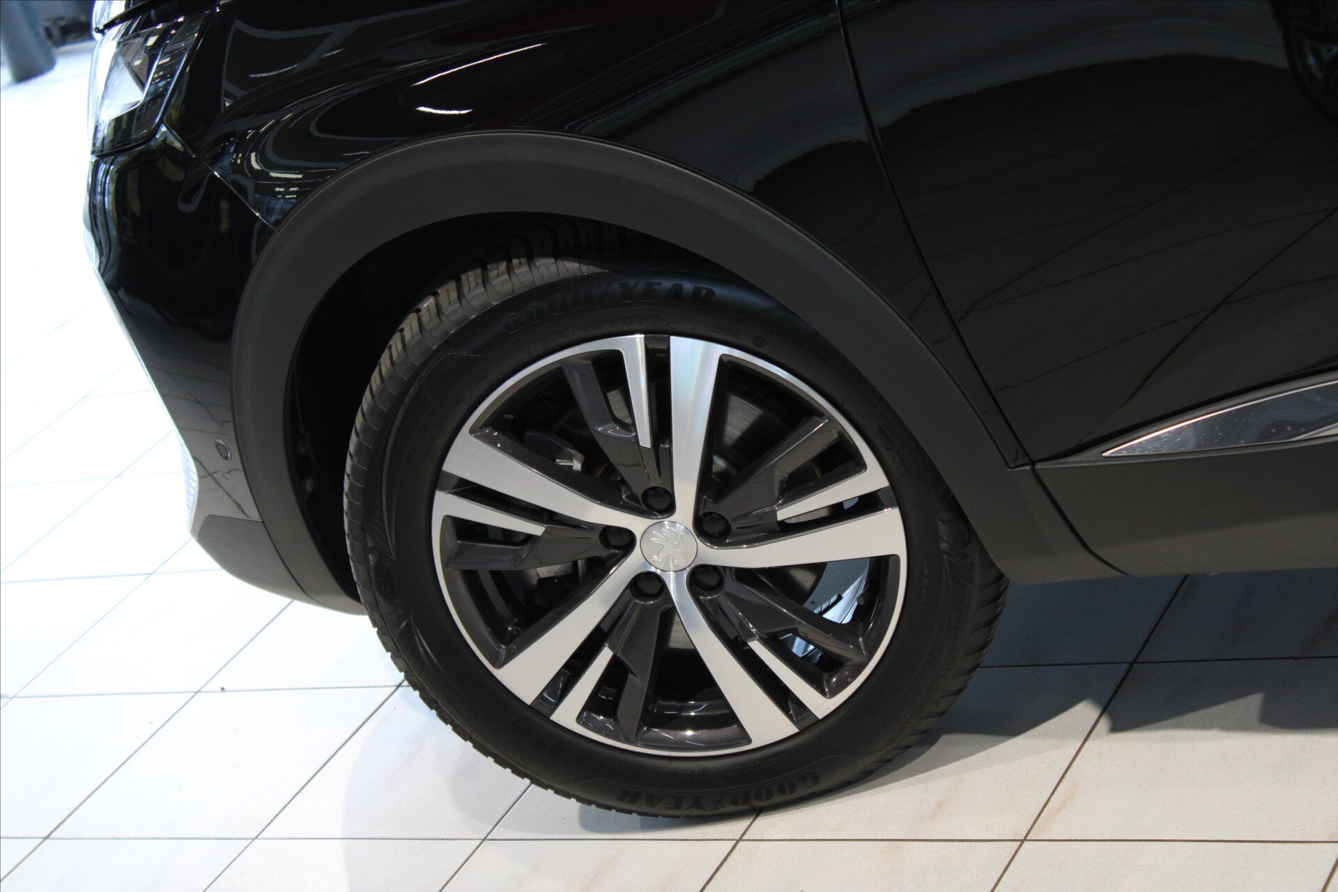 Peugeot 3008 SUV 1,6 l 165 kw