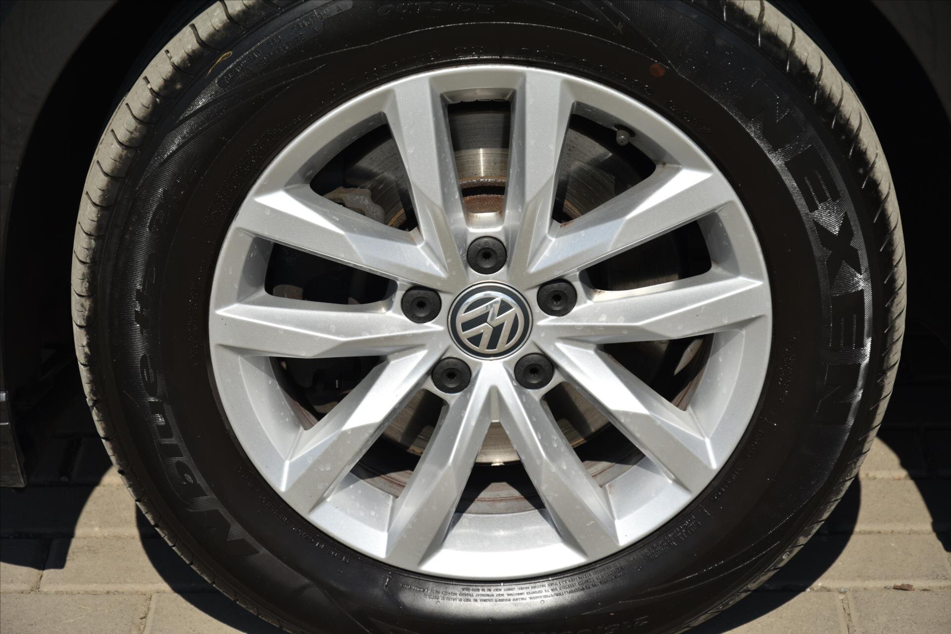 Volkswagen Passat Kombi 1,6 l 88 kw