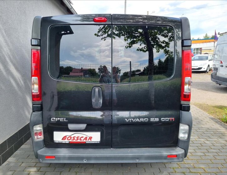 Opel Vivaro VAN / Minibus 2,5 l 107 kw