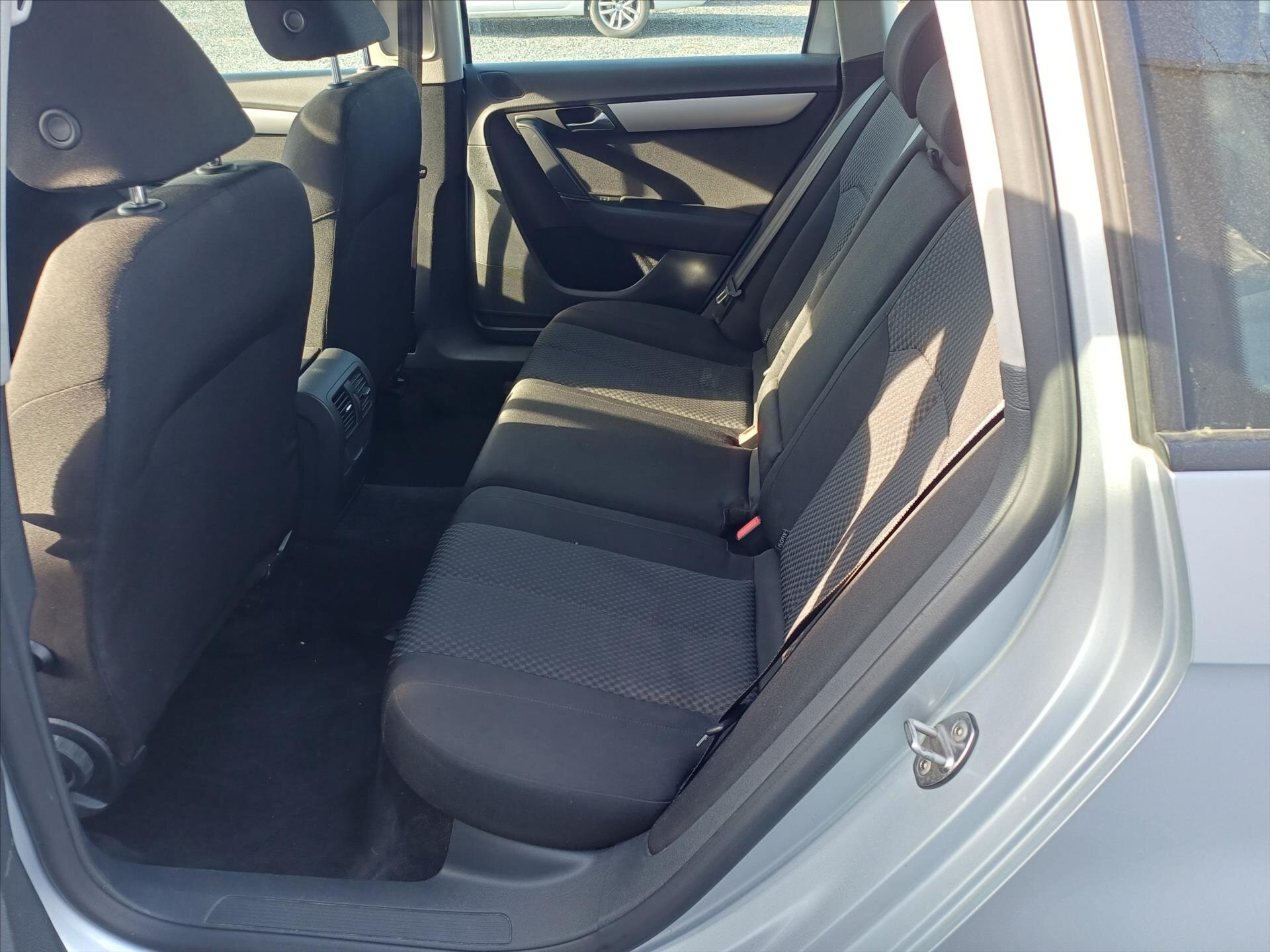 Volkswagen Passat Kombi 1,6 l 77 kw