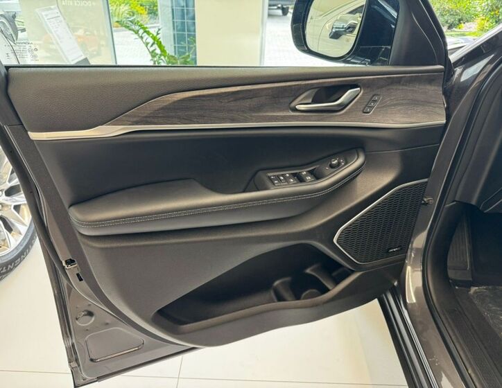 Jeep Grand Cherokee 12