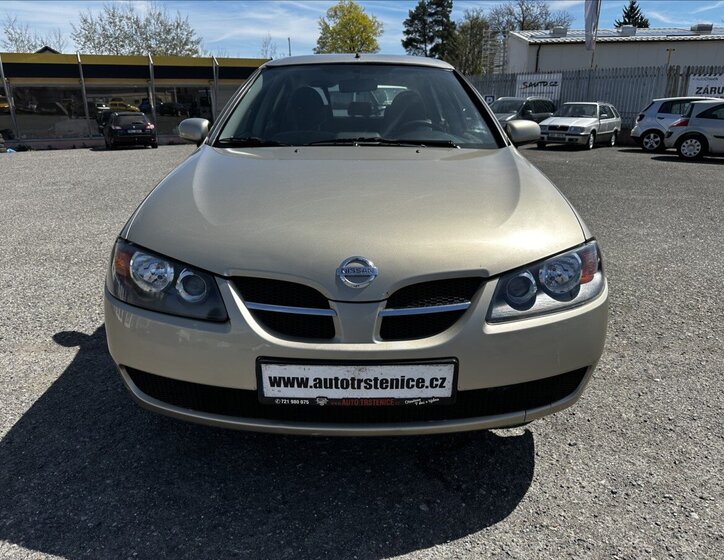 Nissan Almera Hatchback 1,5 l 72 kw