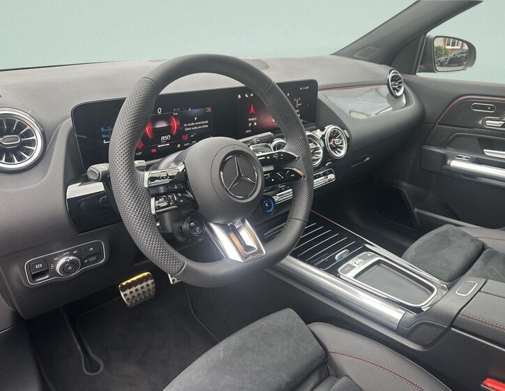 Mercedes-Benz GLA SUV / Terénní 2,0 l 235 kw