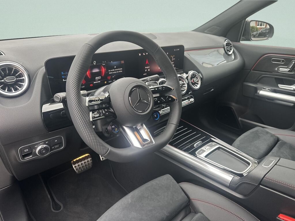 Mercedes-Benz GLA SUV / Terénní 2,0 l 235 kw