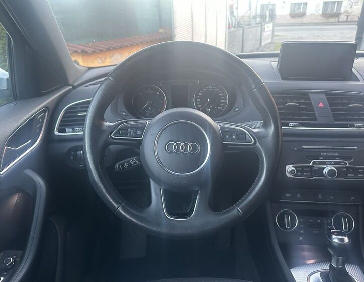 Audi Q3 11
