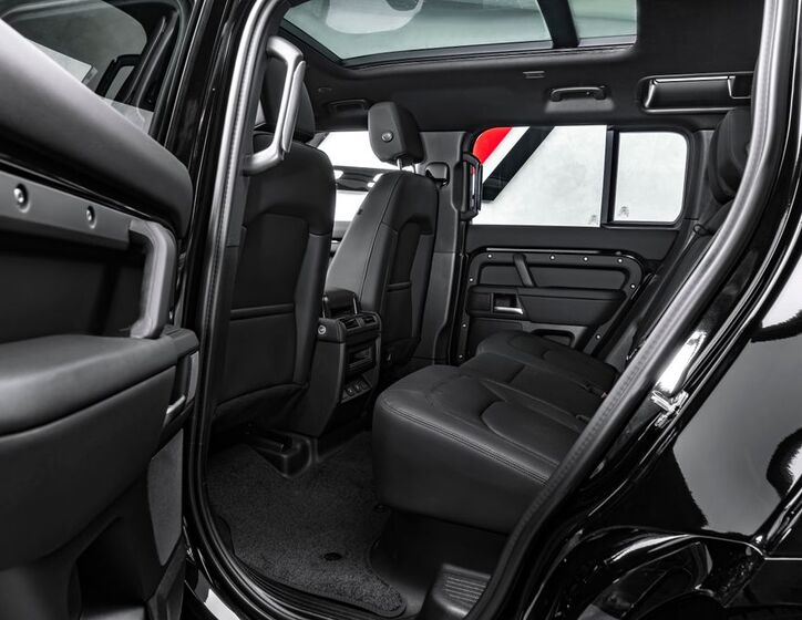 Land Rover Defender 15