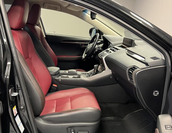 Lexus NX 300h SUV 2,5 l 145 kw