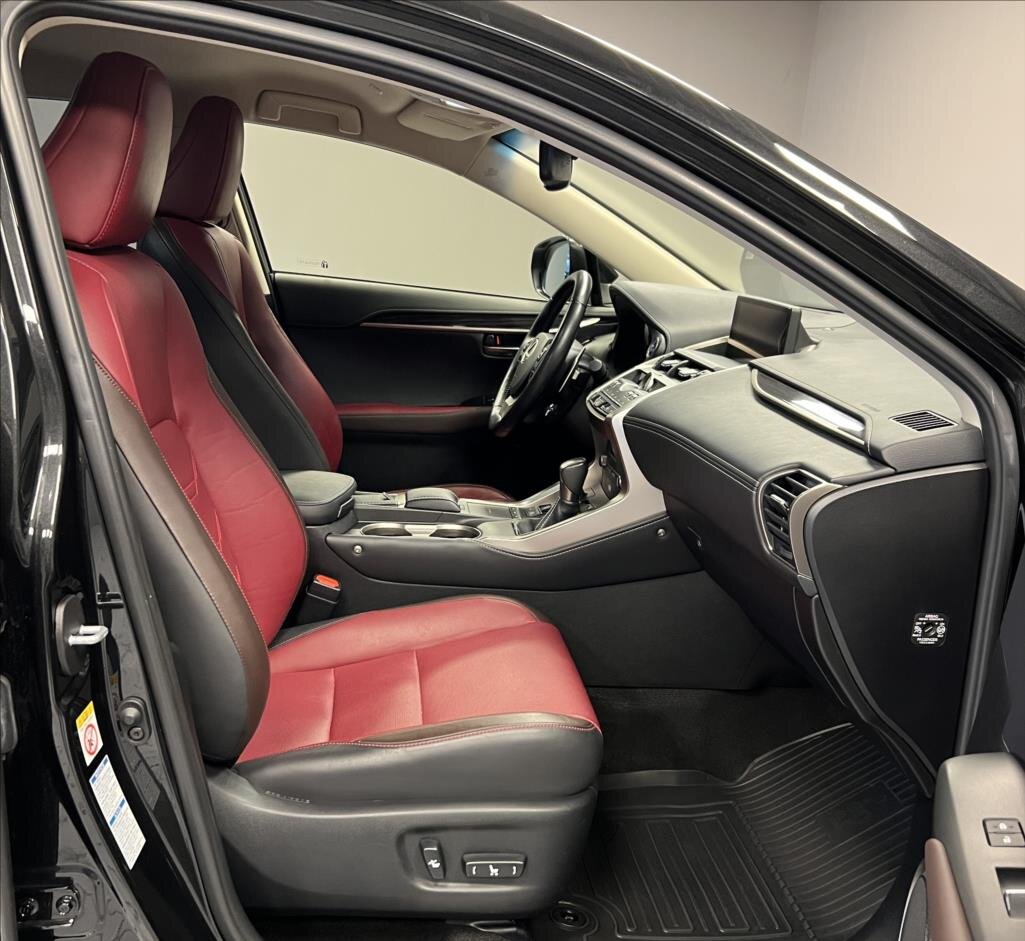 Lexus NX 300h SUV 2,5 l 145 kw