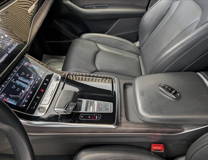 Audi Q8 Hatchback 3,0 l 250 kw