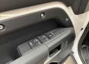 Land Rover Defender 11