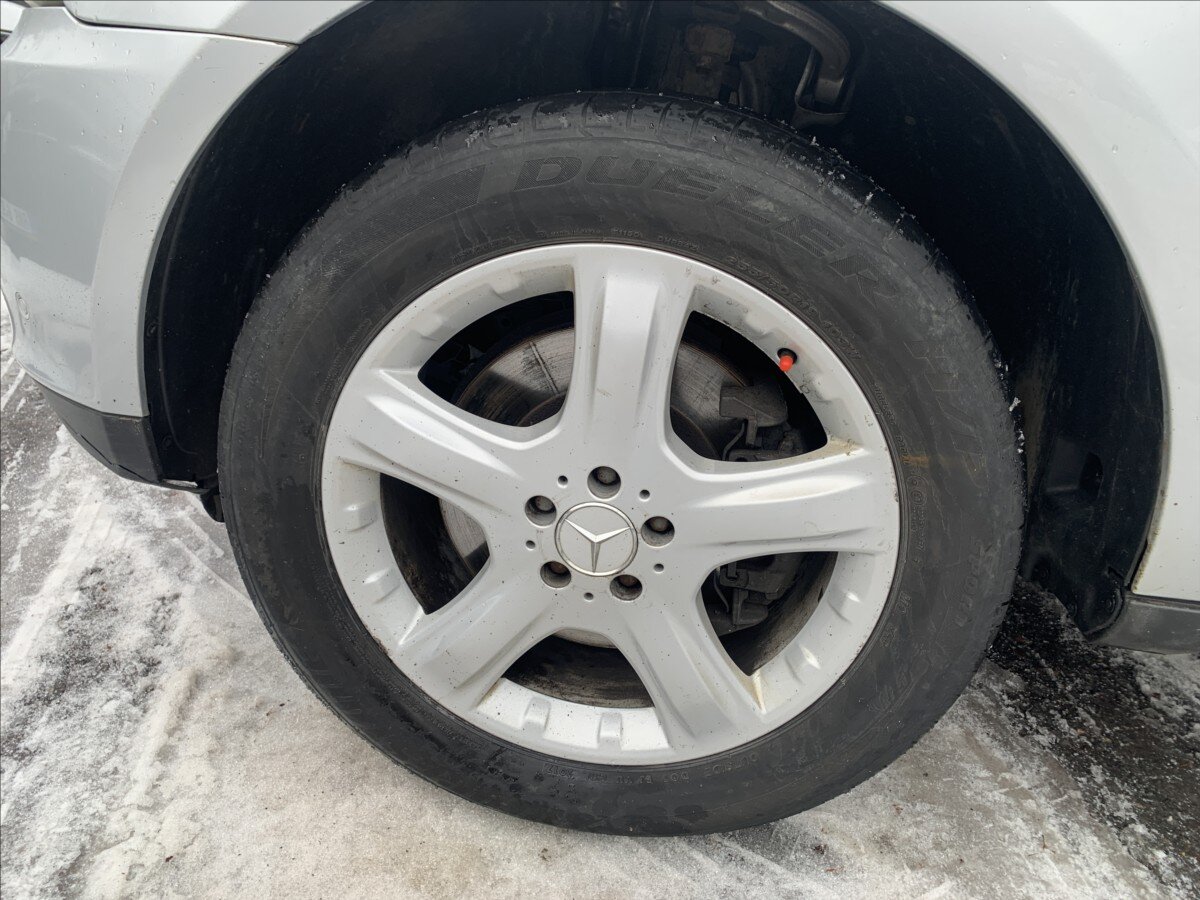 Mercedes-Benz Třídy M SUV 4,0 l 225 kw