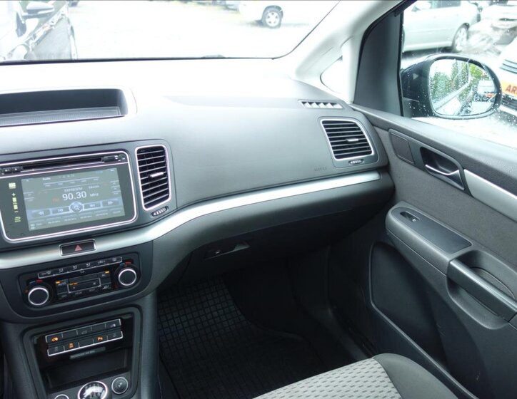 Volkswagen Sharan MPV 2,0 l 100 kw