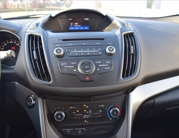 Ford Kuga SUV 1,5 l 88 kw