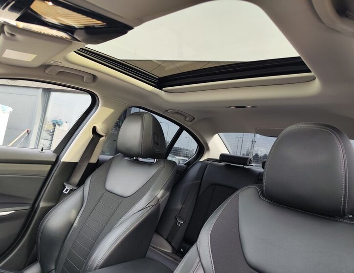 BMW Řada 3 Sedan / Limuzína 2,0 l 215 kw