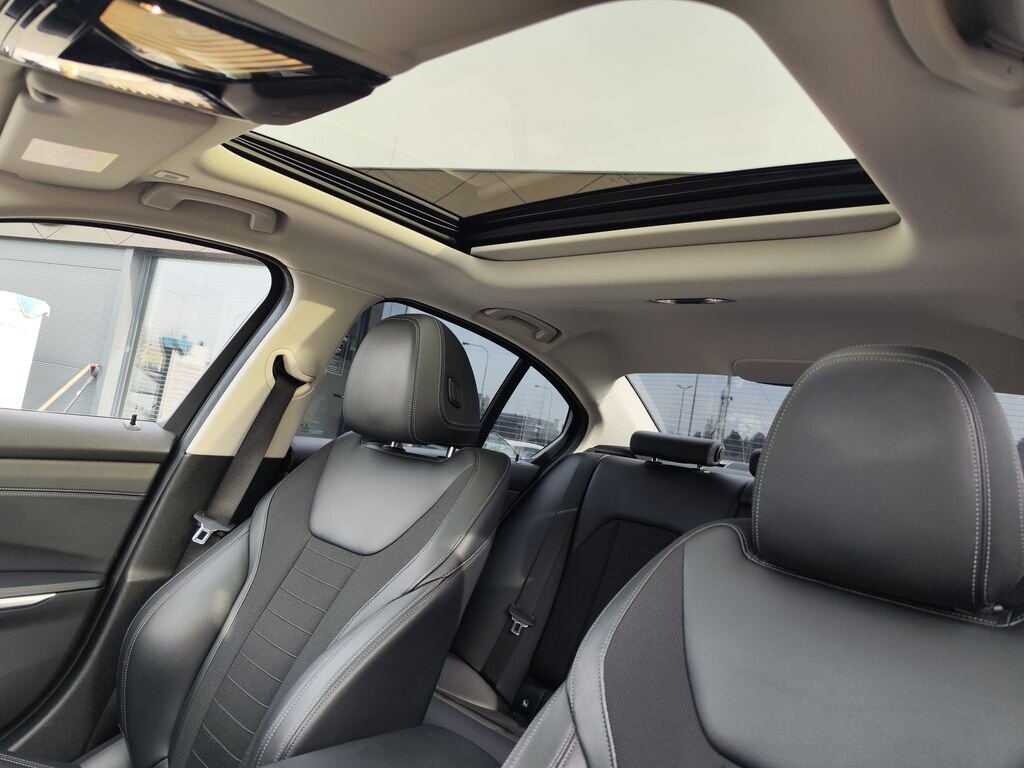 BMW Řada 3 Sedan / Limuzína 2,0 l 215 kw