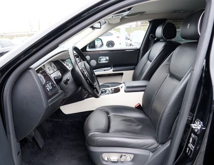Rolls-Royce Ghost Sedan 6,6 l 420 kw