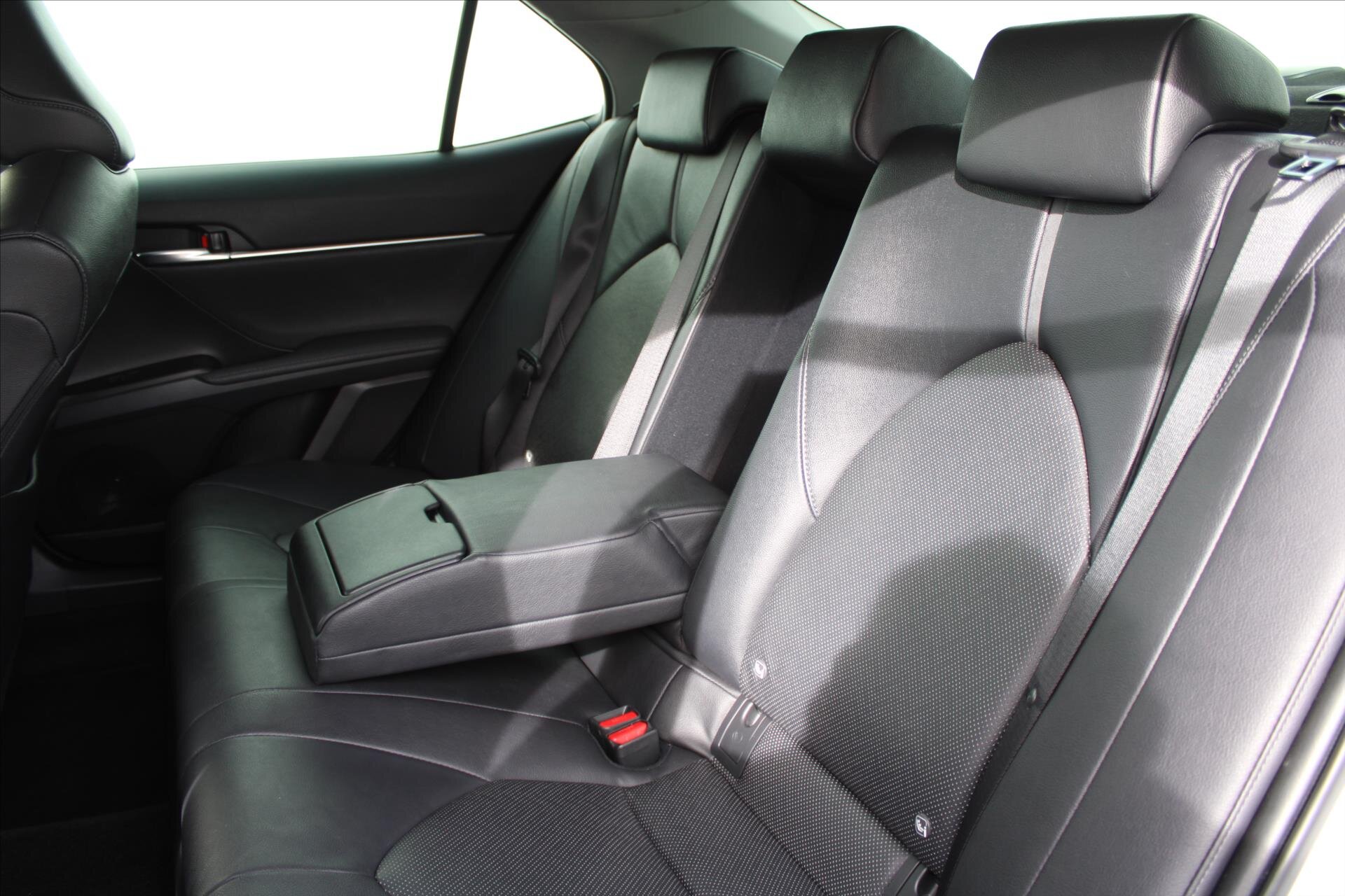 Toyota Camry Sedan / Limuzína 2,5 l 131 kw