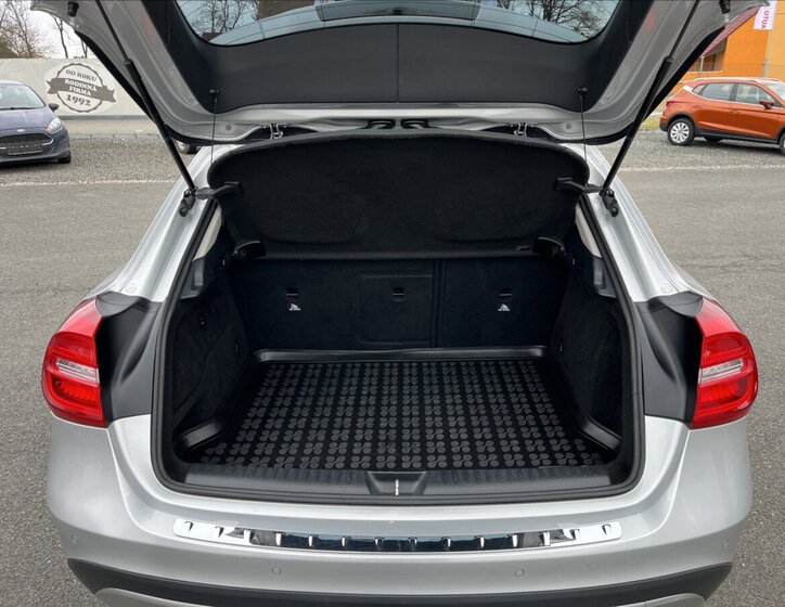 Mercedes-Benz GLA Hatchback 1,6 l 115 kw