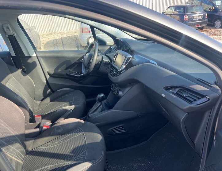 Peugeot 208 Hatchback 1,2 l 60 kw