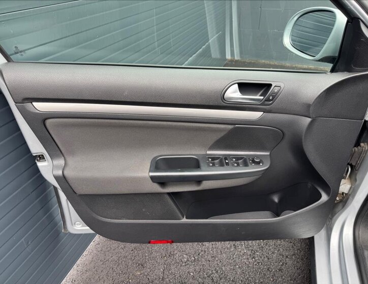 Volkswagen Golf Kombi 1,6 l 77 kw