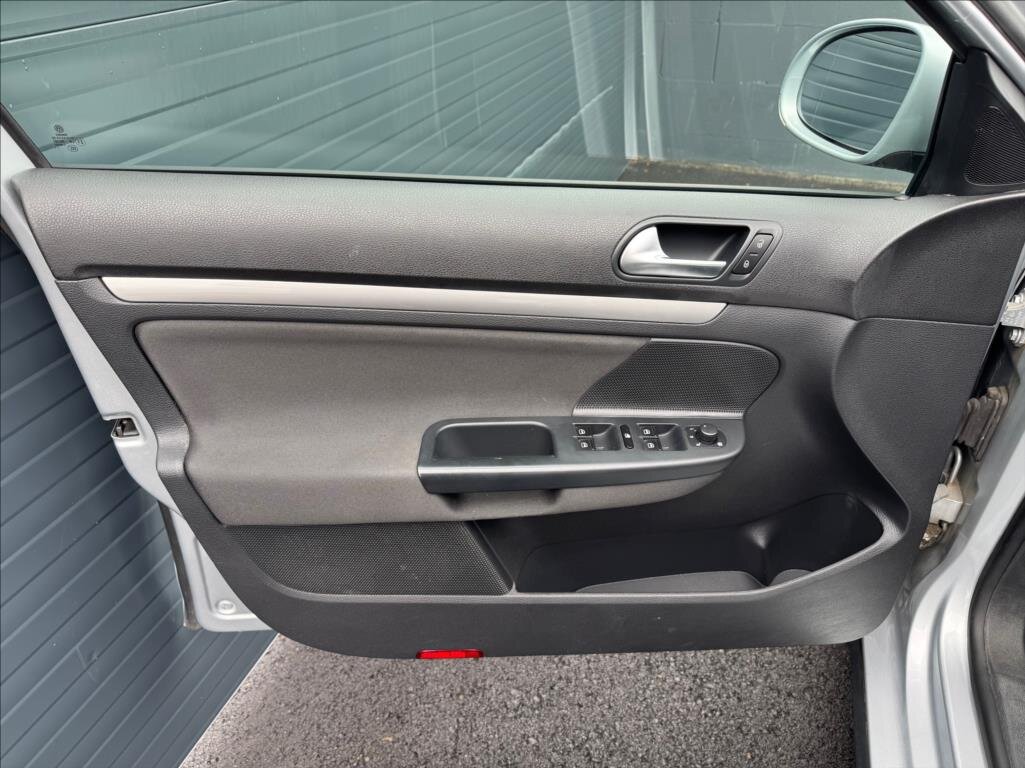 Volkswagen Golf Kombi 1,6 l 77 kw