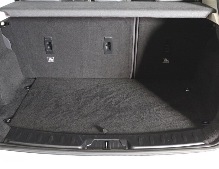 Jaguar E-Pace SUV / Terénní 2,0 l 183 kw