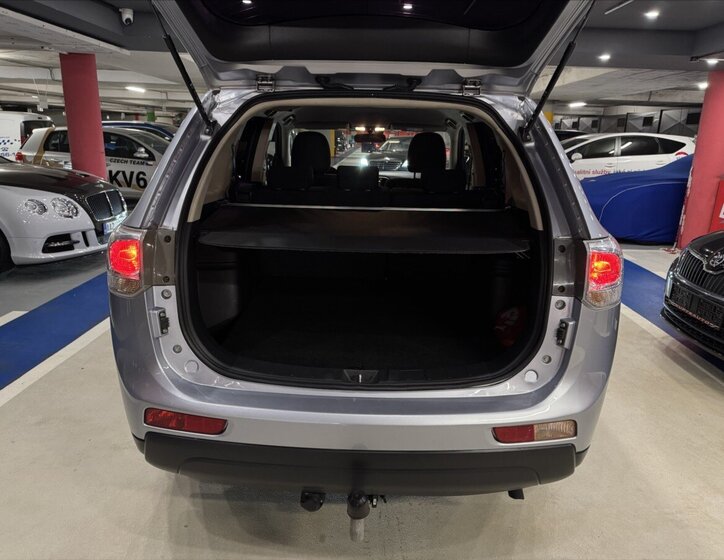 Mitsubishi Outlander SUV / Terénní 2,0 l 110 kw