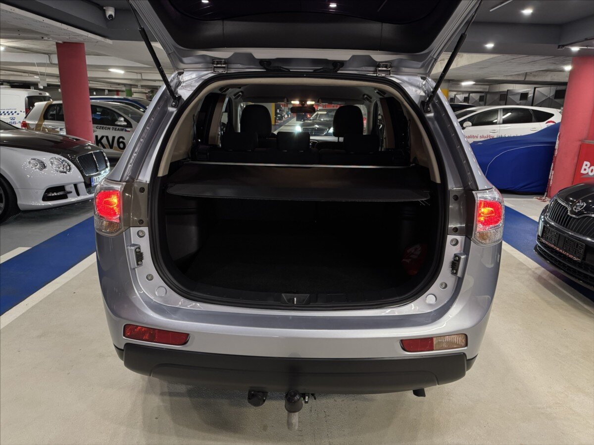 Mitsubishi Outlander SUV / Terénní 2,0 l 110 kw