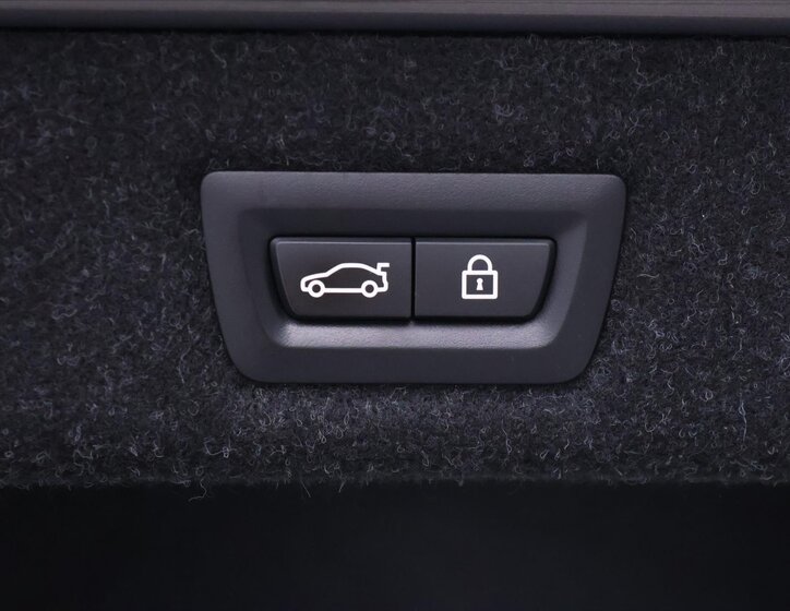 BMW M5 Sedan / Limuzína 4,4 l 441 kw