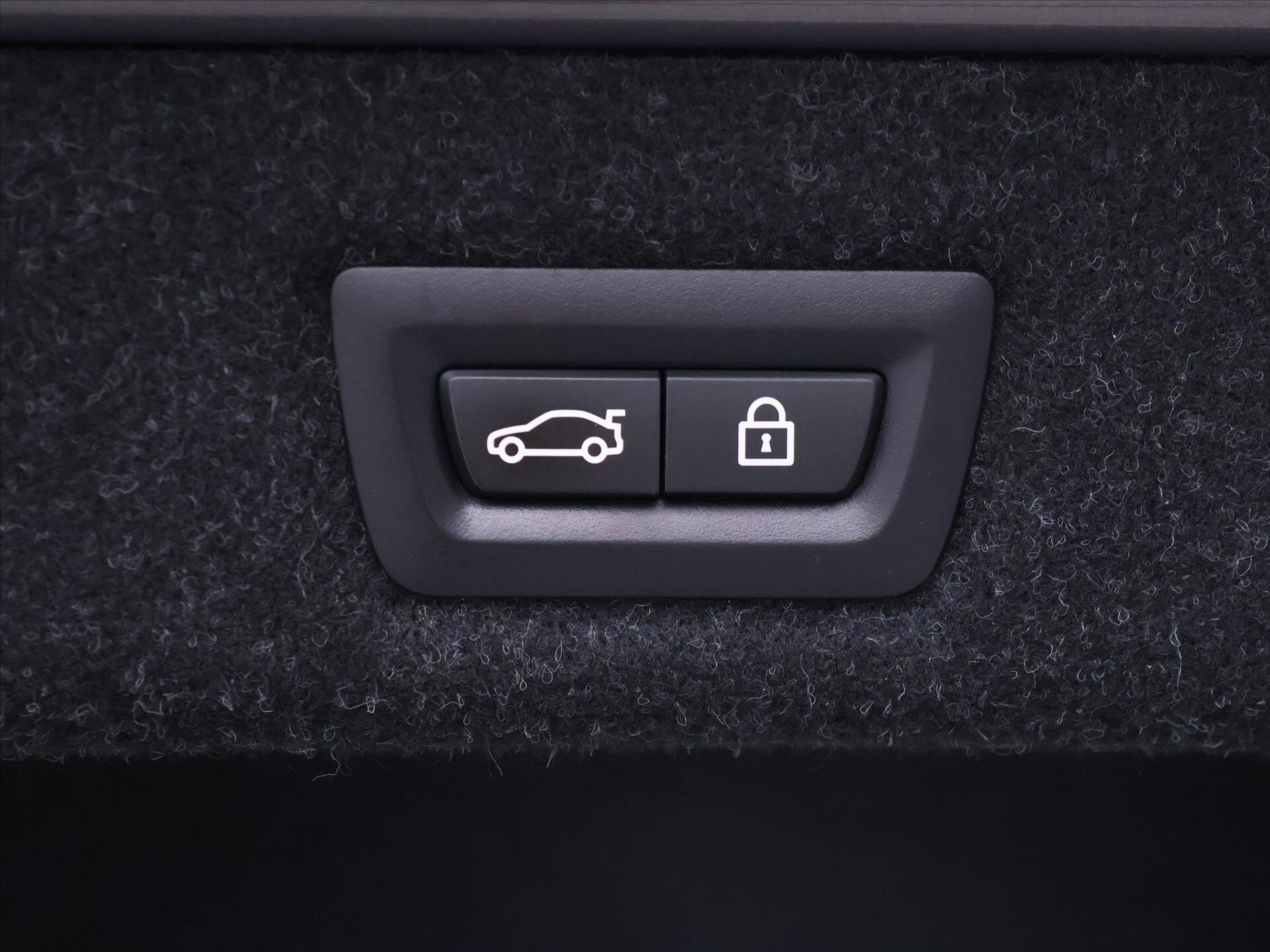 BMW M5 Sedan / Limuzína 4,4 l 441 kw