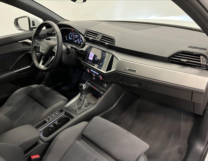 Audi Q3 SUV 1,5 l 110 kw