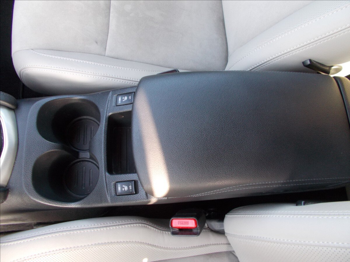 Nissan Qashqai SUV / Terénní 1,6 l 120 kw