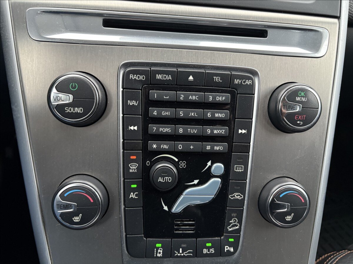 Volvo XC60 SUV 2,4 l 120 kw