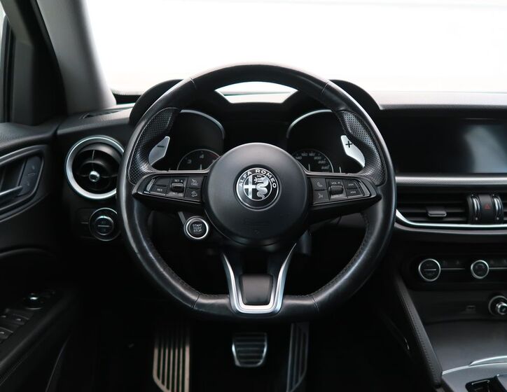 Alfa Romeo Stelvio 25