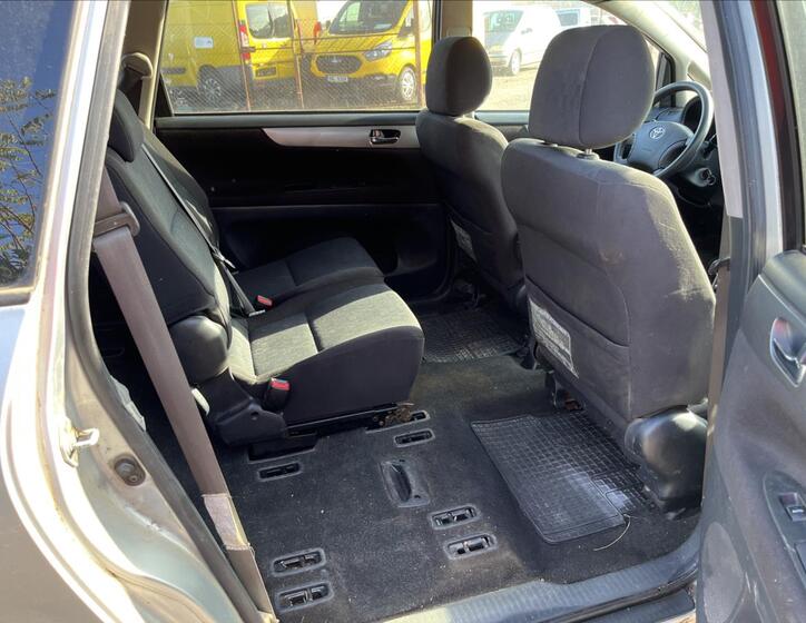 Toyota Avensis Verso 11