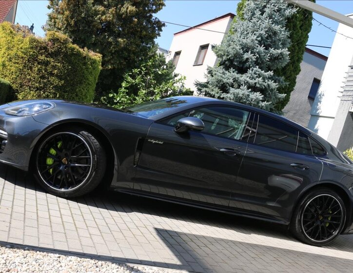 Porsche Panamera 21