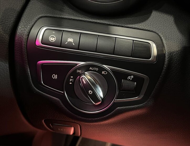 Mercedes-Benz Třídy C Sedan / Limuzína 2,0 l 143 kw