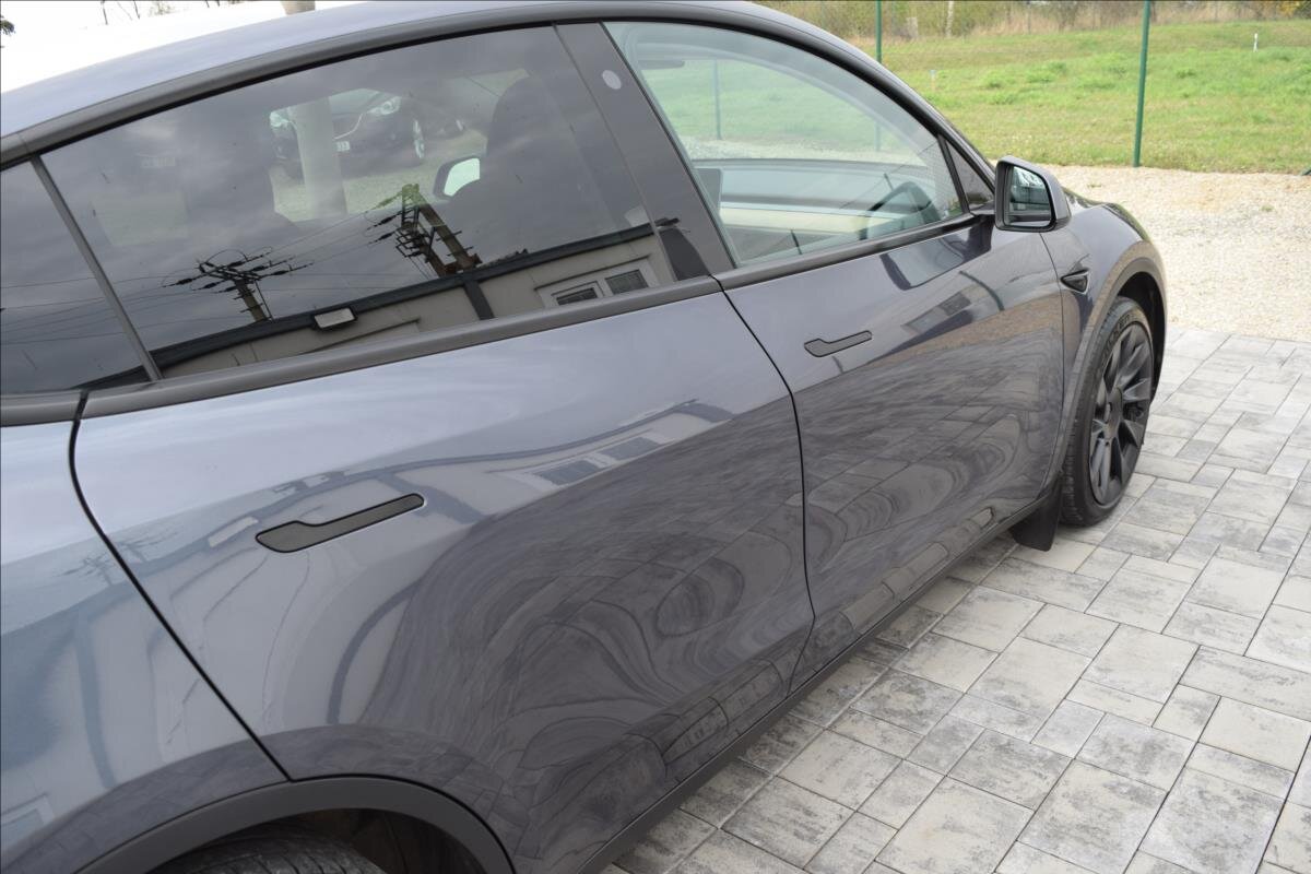 Tesla Model Y SUV / Terénní 0,0 378 kw