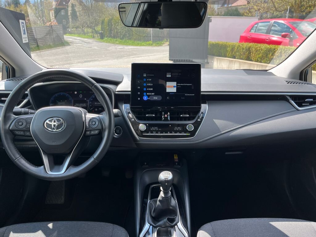 Toyota Corolla Sedan / Limuzína 1,5 l 92 kw