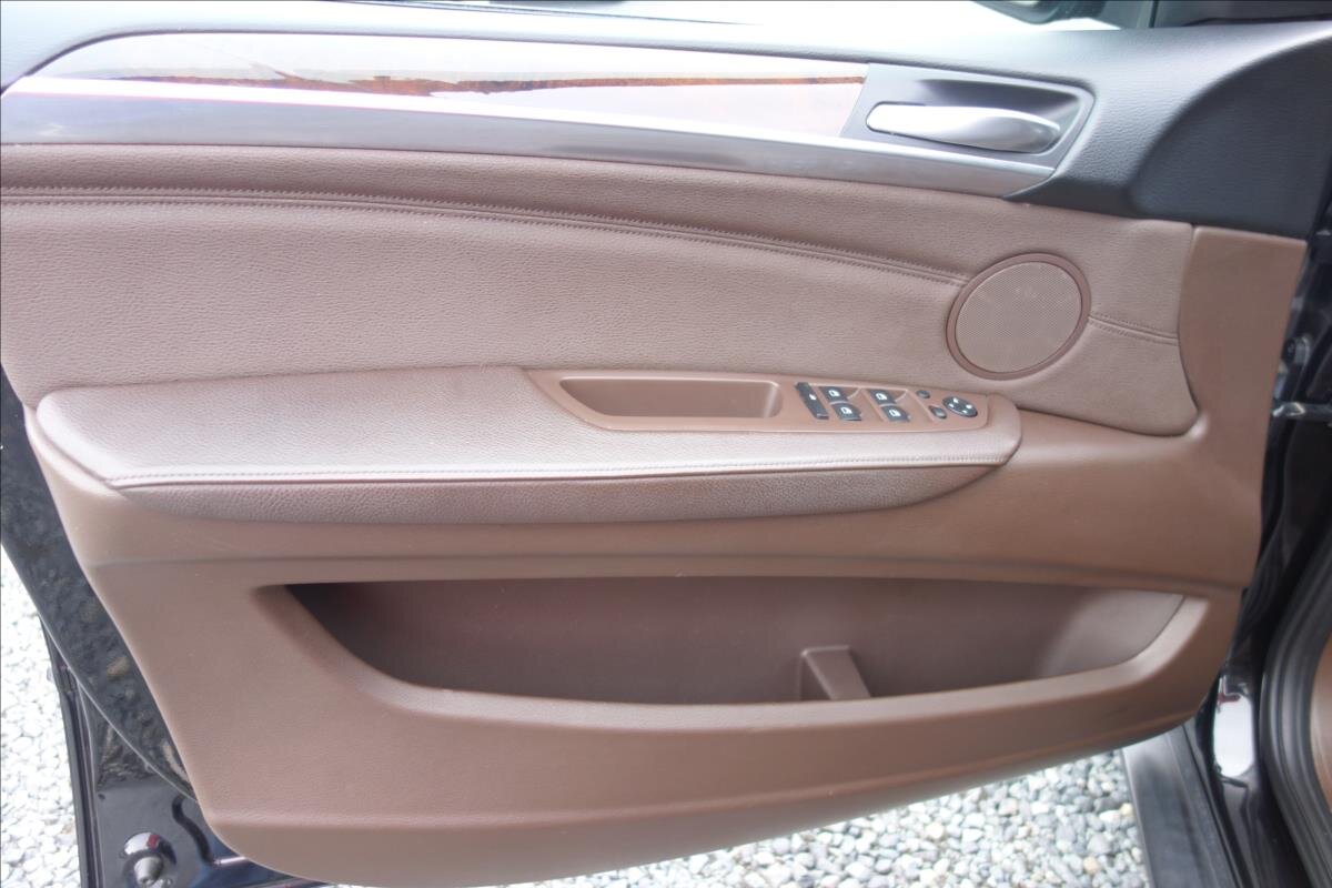 BMW X5 SUV / Terénní 3,0 l 225 kw