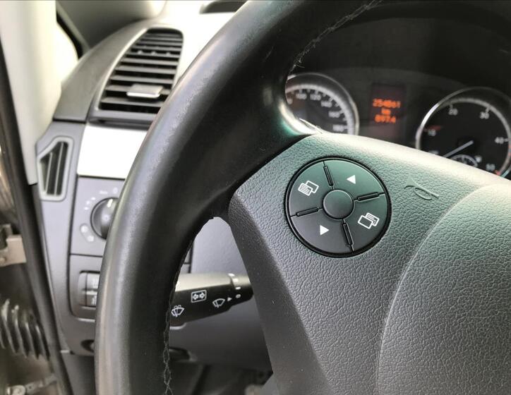 Mercedes-Benz Vito 15