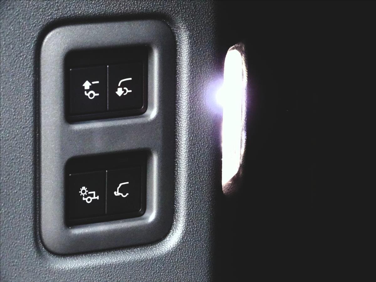 Land Rover Defender SUV 5,0 l 313 kw