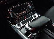 Audi e-tron SUV / Terénní 0,0 300 kw