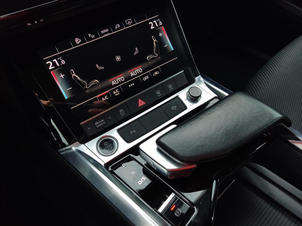 Audi e-tron SUV / Terénní 0,0 300 kw